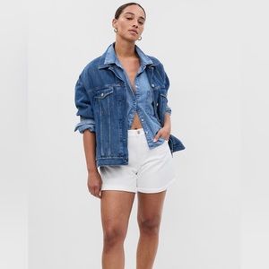 GAP 5” denim girlfriend short mid rise